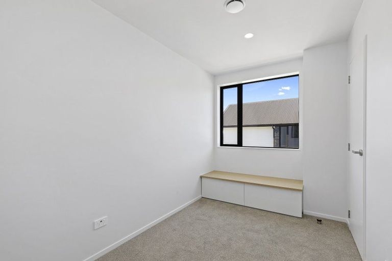 Photo of property in 36 Turtleback Avenue, Whitby, 5024