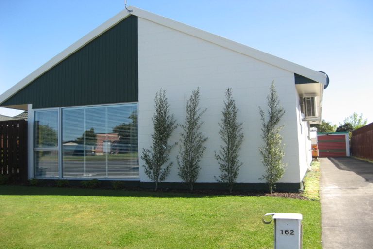 Photo of property in 162 Northcote Road, Northcote, Christchurch, 8052