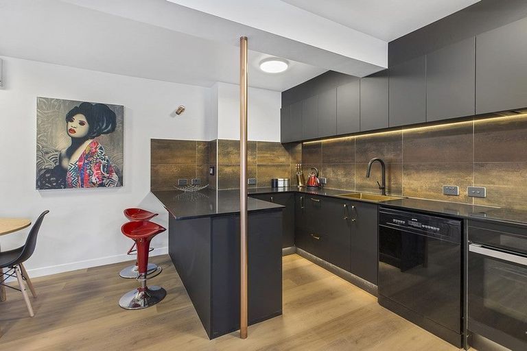 Photo of property in 7 Wesley Road, Kelburn, Wellington, 6012