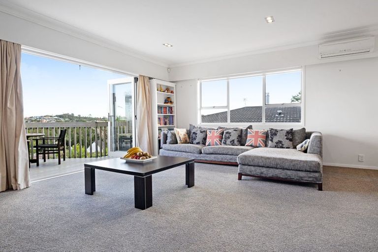 Photo of property in 52 Chelsea View Drive, Chatswood, Auckland, 0626