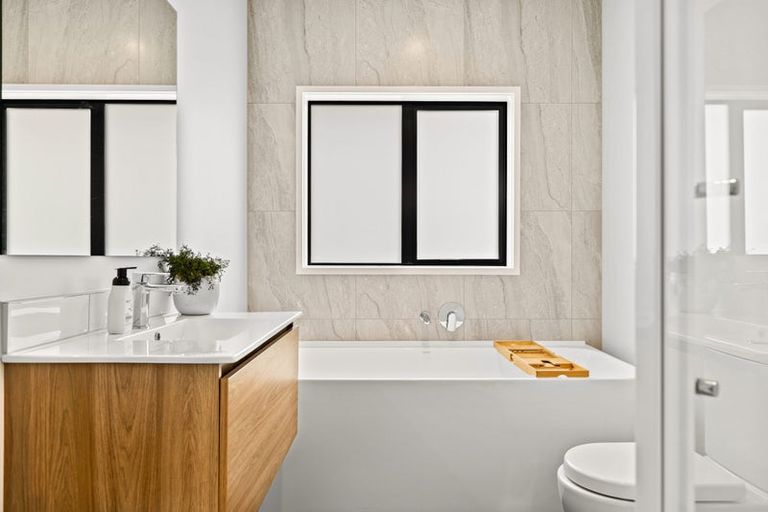 Photo of property in 75 Glenvar Ridge Road, Long Bay, Auckland, 0630