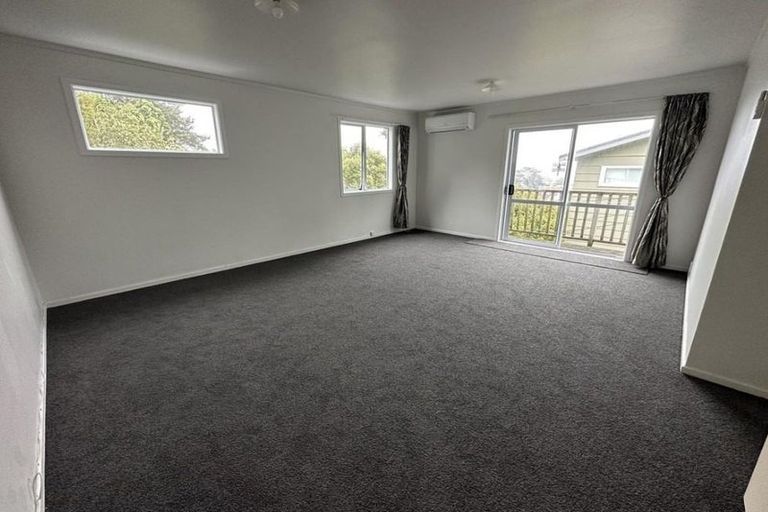 Photo of property in 31b Omega Street, Newlands, Wellington, 6037