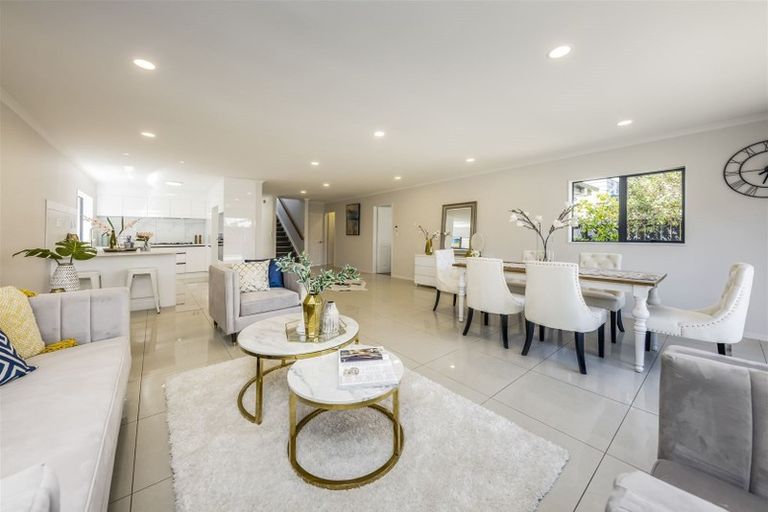 Photo of property in 15 Heidi Crescent, Flat Bush, Auckland, 2016