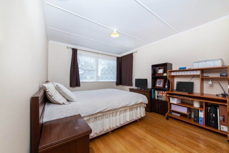 Photo of property in 76 Harrington Road, Henderson, Auckland, 0610