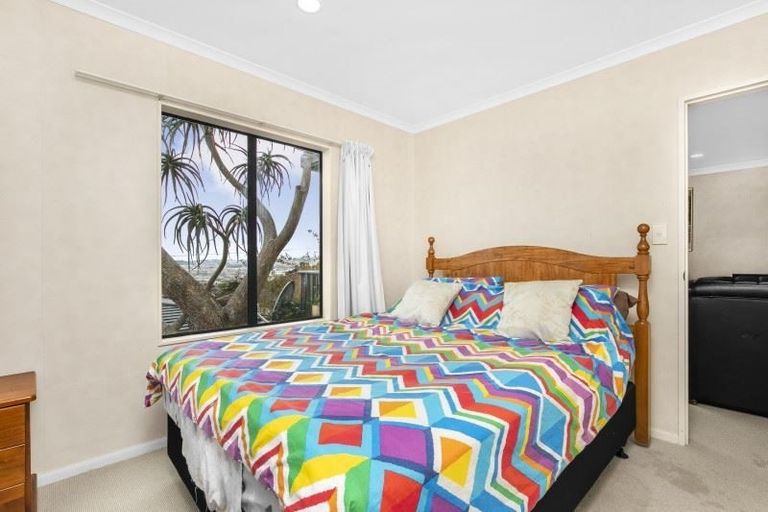 Photo of property in 132 Redoubt Road, Goodwood Heights, Auckland, 2105
