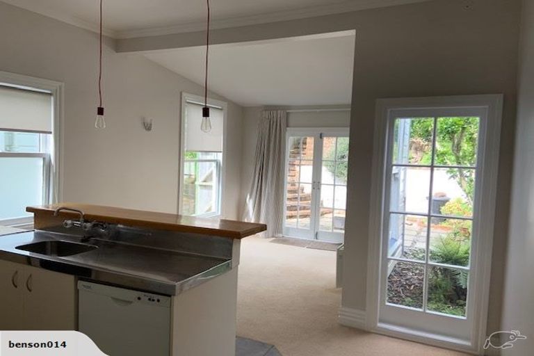 Photo of property in 9 Royal Street, Berhampore, Wellington, 6023