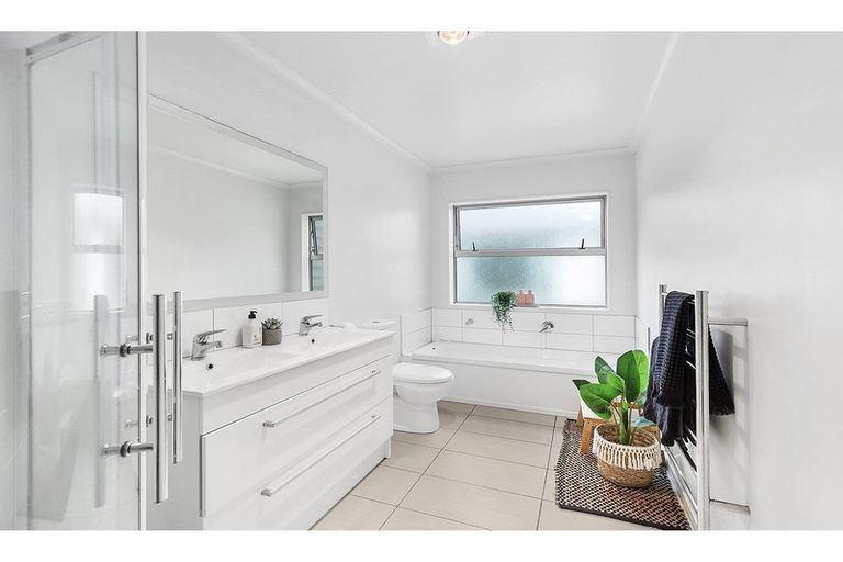 Photo of property in 19 Cresswell Place, Johnsonville, Wellington, 6037