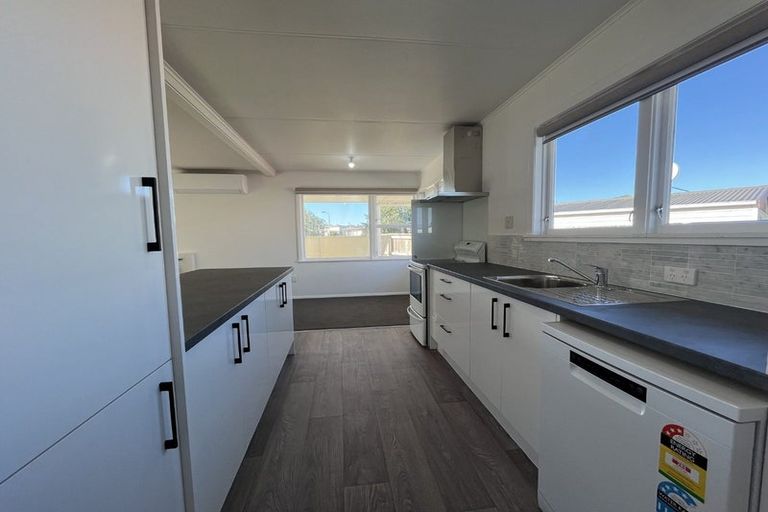 Photo of property in 28 Langley Avenue, Milson, Palmerston North, 4414