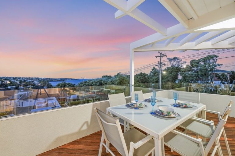 Photo of property in 1/22 Rothesay Bay Road, Rothesay Bay, Auckland, 0630