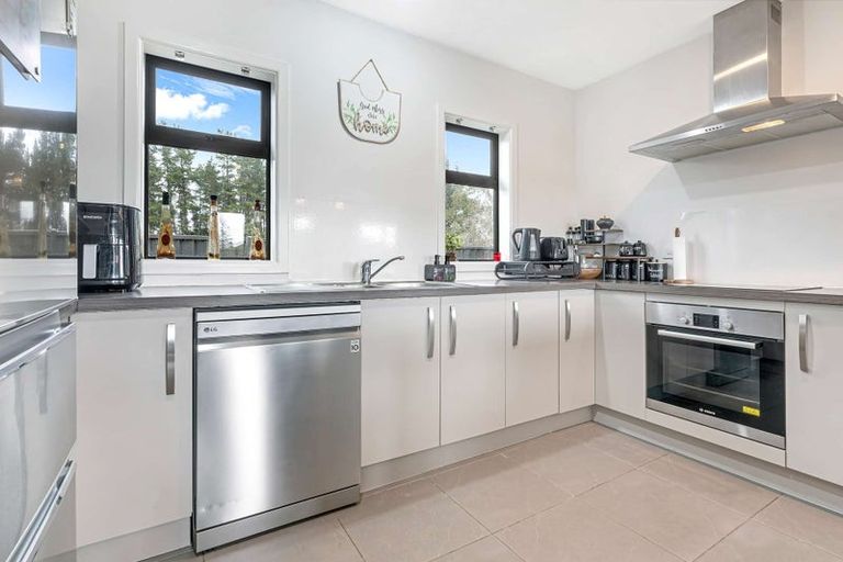 Photo of property in 8 Latham Stubbs Crescent, Waipawa, 4210