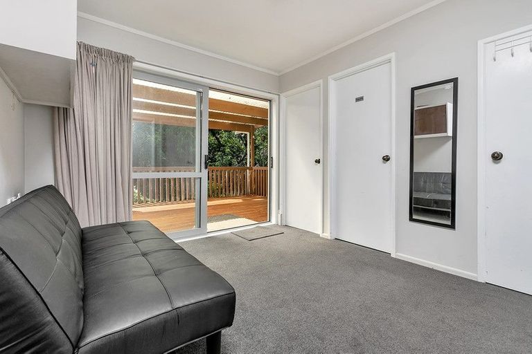 Photo of property in 146 Glenfield Road, Birkenhead, Auckland, 0626