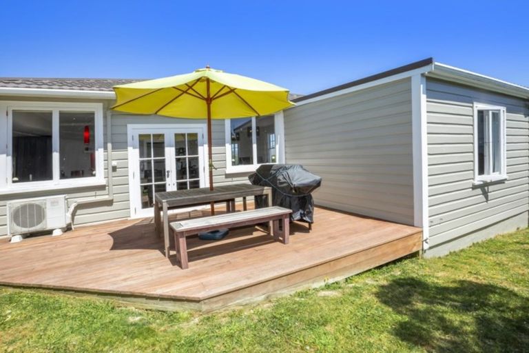 Photo of property in 21 Richard Street, Titahi Bay, Porirua, 5022