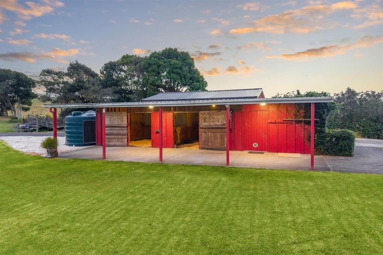 Photo of property in 145 Hanham Road, Kumeu, 0891
