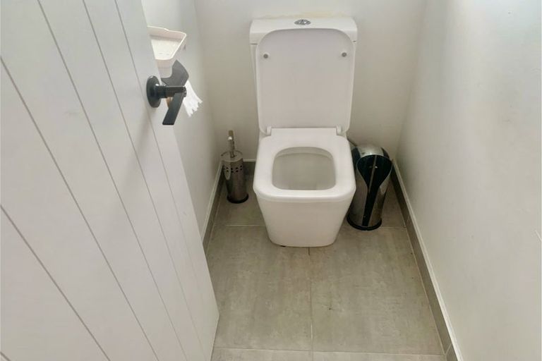 Photo of property in 133 Oreil Avenue, West Harbour, Auckland, 0618