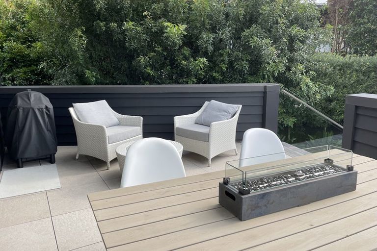 Photo of property in 4c Beach Road, Castor Bay, Auckland, 0620