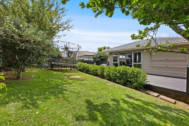 Photo of property in 16 Judkins Crescent, Cockle Bay, Auckland, 2014