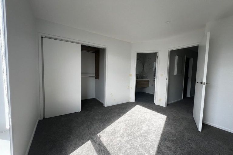 Photo of property in 21 Divich Avenue, Te Atatu South, Auckland, 0610
