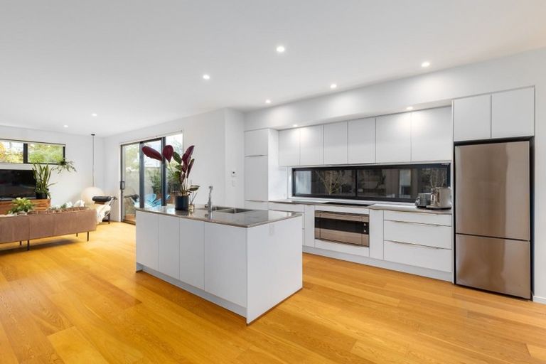 Photo of property in 49a Hawkesbury Avenue, St Albans, Christchurch, 8014