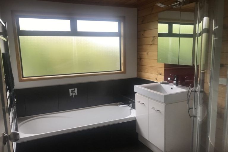 Photo of property in 123 Luckens Road, West Harbour, Auckland, 0618