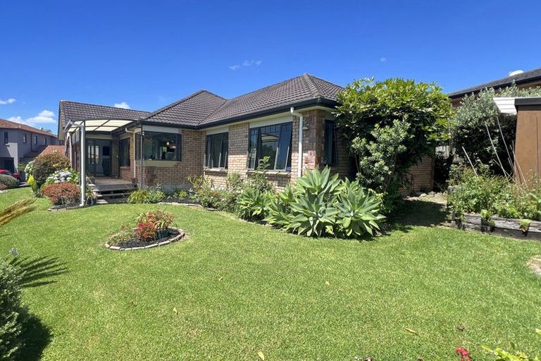 Photo of property in 57 Mt Lebanon Crescent, The Gardens, Auckland, 2105