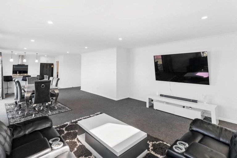 Photo of property in 8 Clonbunny Close, Rolleston, 7614