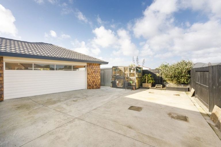 Photo of property in 44 Peter Hall Drive, Kelvin Grove, Palmerston North, 4414