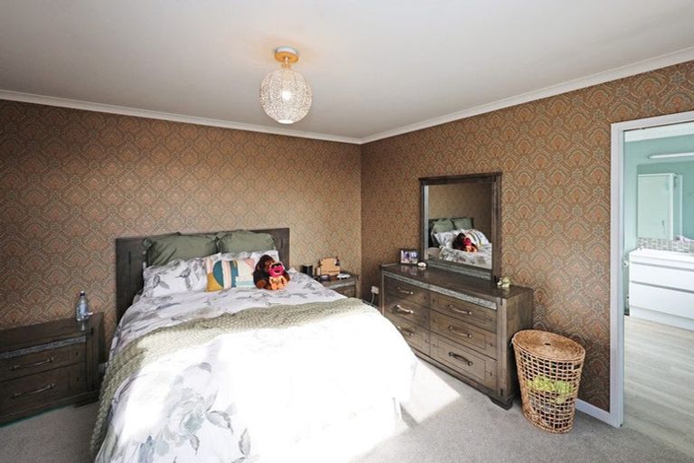 Photo of property in 16 Ure Street, South Hill, Oamaru, 9400