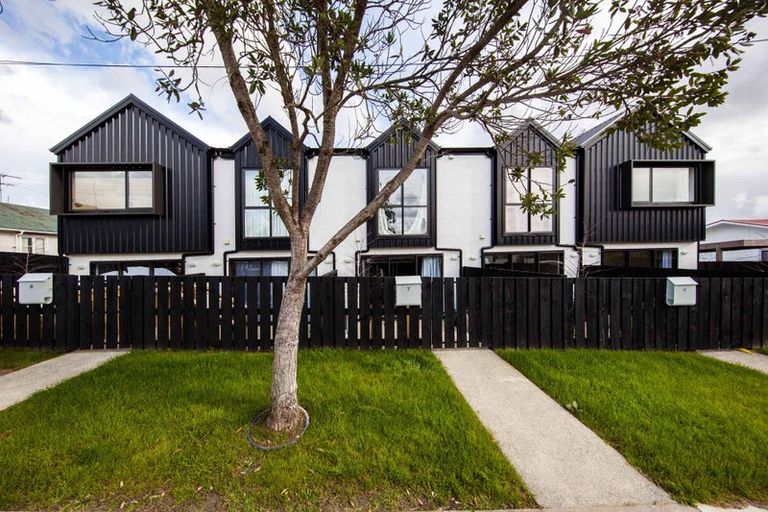 Photo of property in 8/36 Kaipatiki Road, Glenfield, Auckland, 0629