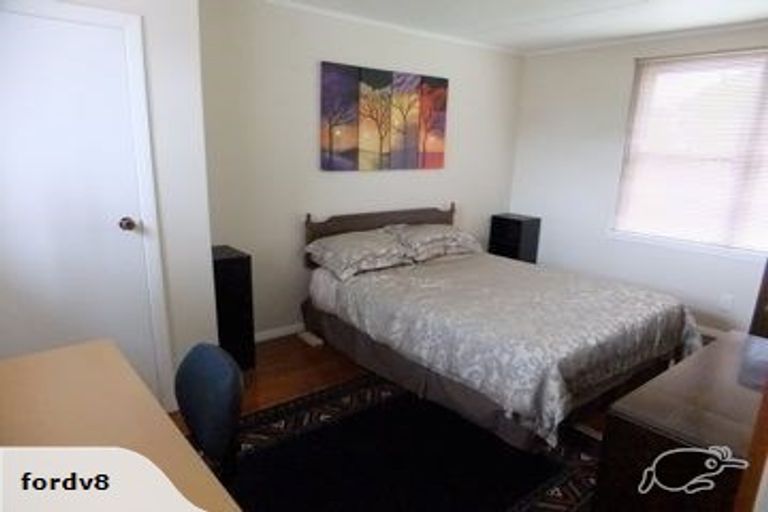 Photo of property in 39 Exeter Crescent, Takaro, Palmerston North, 4412