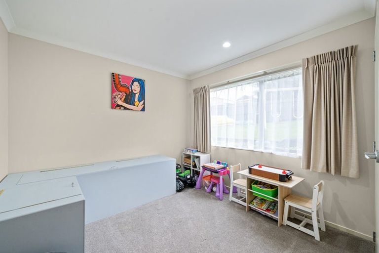 Photo of property in 20 Ina Ville Drive, Pukekohe, 2120