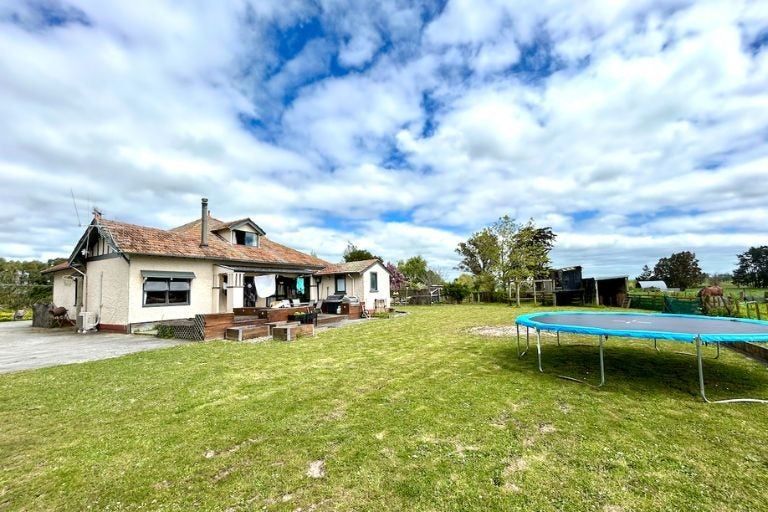 Photo of property in 814 Roberts Line, Bunnythorpe, Palmerston North, 4478