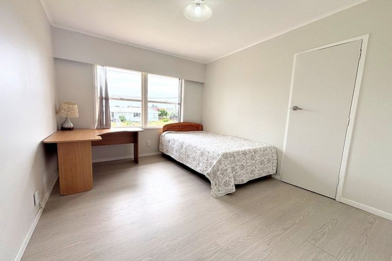Photo of property in 15 Halberg Street, Papakura, 2110