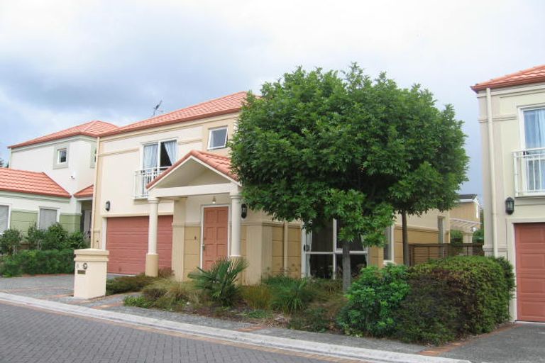 Photo of property in 8 Pilsdon Place, New Lynn, Auckland, 0600