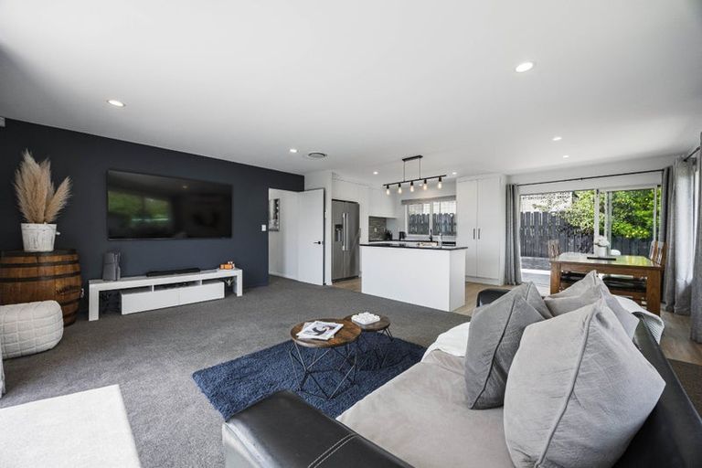 Photo of property in 22 Whangaparaoa Road, Red Beach, 0932
