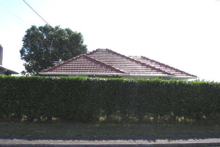 Photo of property in 1/25 Barrys Road, Glendene, Auckland, 0602