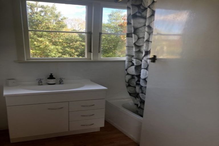 Photo of property in 28 Oruatua Avenue, Tauranga Taupo, Turangi, 3382
