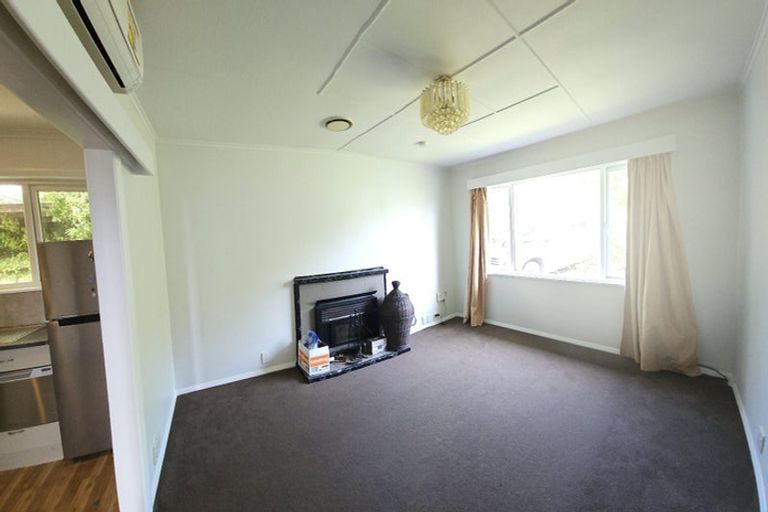 Photo of property in 43 Lyndfield Lane, Newlands, Wellington, 6037