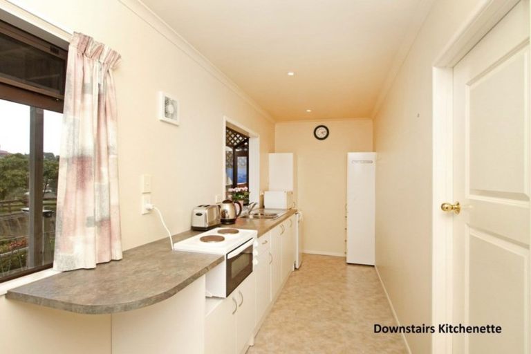 Photo of property in 19 Moffat Road, Red Beach, 0932