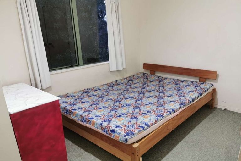 Photo of property in 1/66 Pupuke Road, Hillcrest, Auckland, 0627