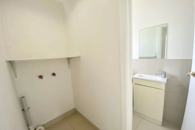 Photo of property in 5 Marlene Avenue, Te Atatu South, Auckland, 0610