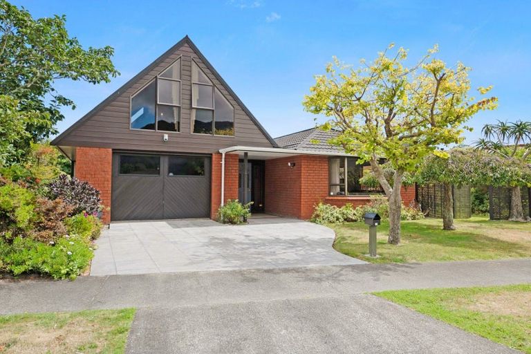 Photo of property in 11 Hurunui Street, Waikanae, 5036