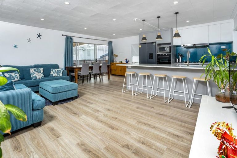 Photo of property in 1/10 Corric Hill, Torbay, Auckland, 0630