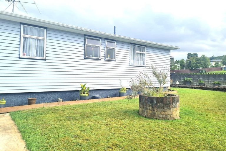Photo of property in 12 Edelweiss Grove, Timberlea, Upper Hutt, 5018