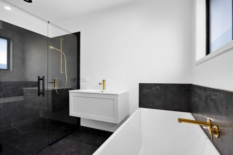 Photo of property in 74 Turuturu Road, Hawera, 4674