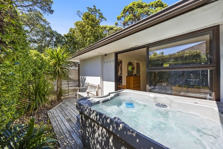 Photo of property in 4 Mellons Bay Road, Howick, Auckland, 2014