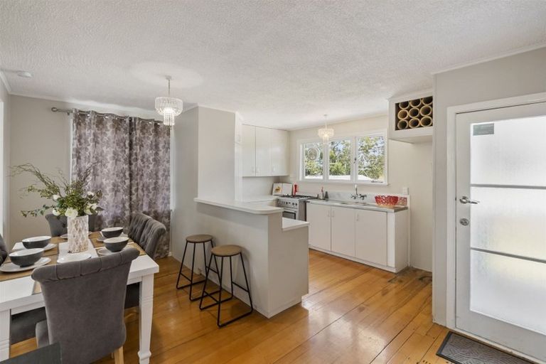 Photo of property in 1/24 Lyttelton Avenue, Forrest Hill, Auckland, 0620