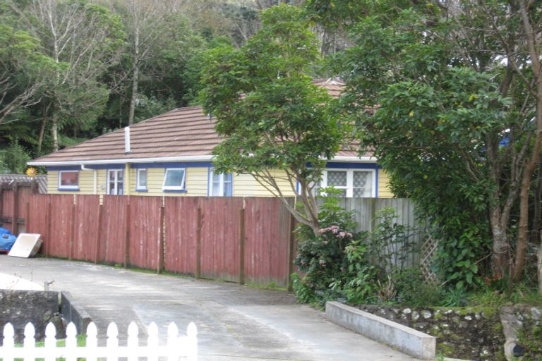 Photo of property in 33 Gibbs Crescent, Wainuiomata, Lower Hutt, 5014