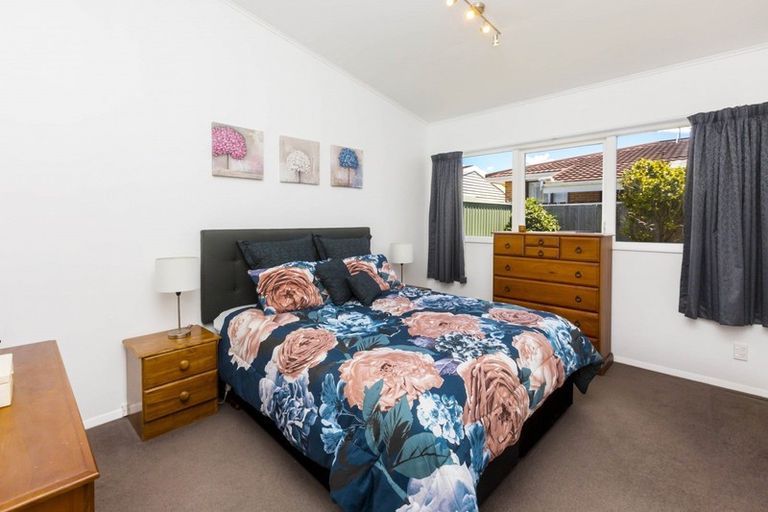 Photo of property in 17 Kiwi Street, Heretaunga, Upper Hutt, 5018