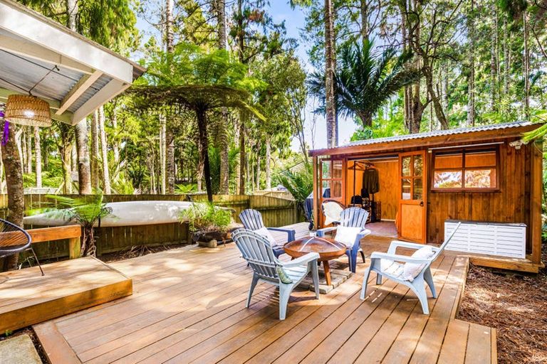 Photo of property in 227 Woodlands Park Road, Titirangi, Auckland, 0604