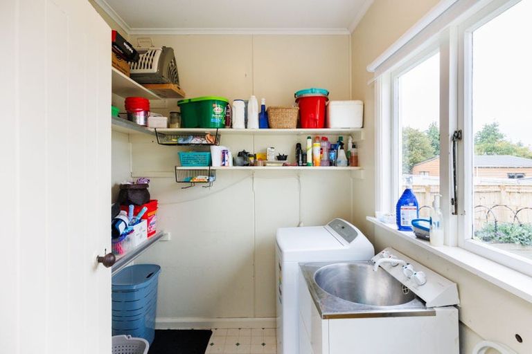 Photo of property in 77 Hillcrest Drive, Kelvin Grove, Palmerston North, 4414